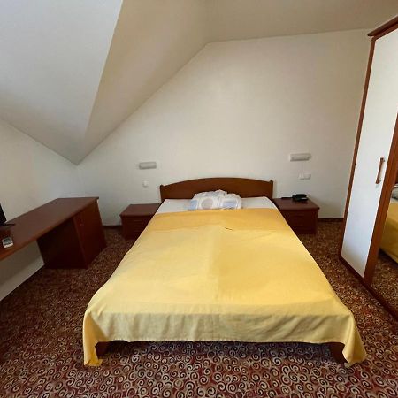 Gostisce Senica Hotel Senovo Kültér fotó