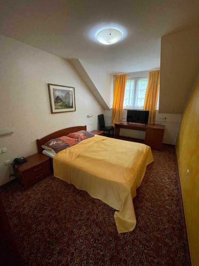Gostisce Senica Hotel Senovo Kültér fotó