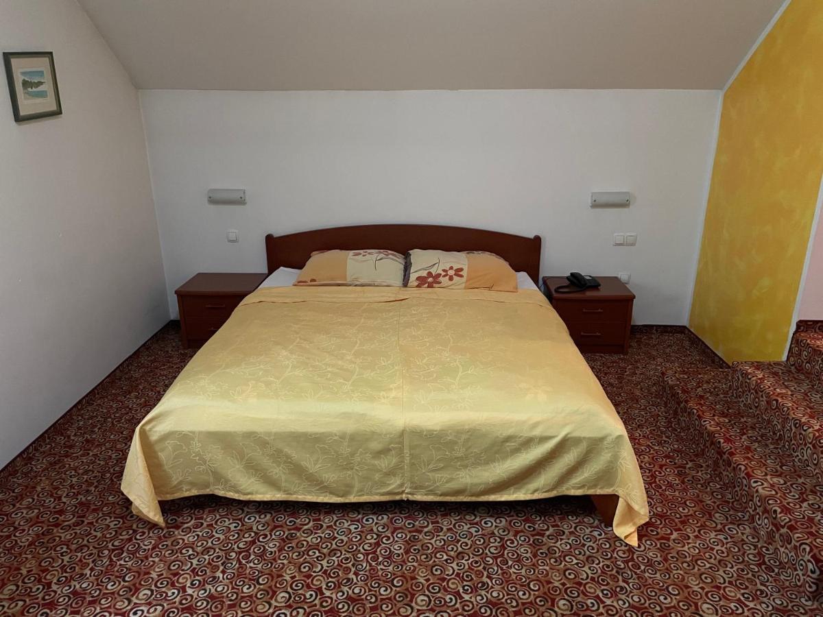 Gostisce Senica Hotel Senovo Kültér fotó
