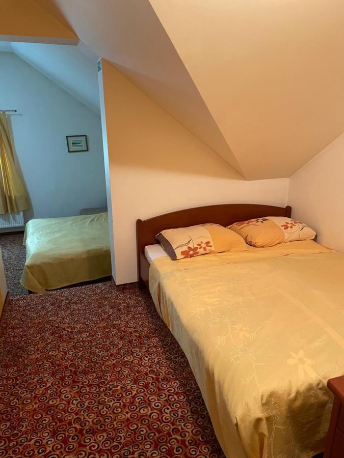 Gostisce Senica Hotel Senovo Kültér fotó